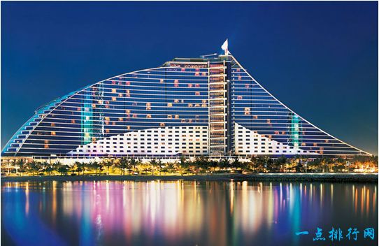 迪拜十大疯狂建筑之一：卓美亚海滩酒店